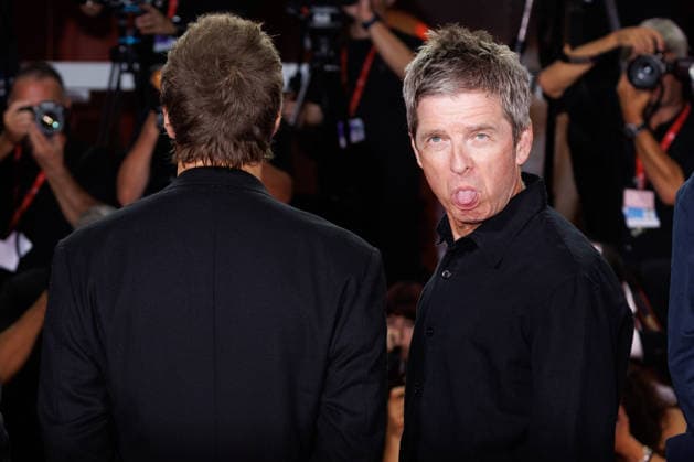 News - Oasis: Don t Look Back in Anger Red Carpet - The 83rd Venice International Film Festival VENICE, ITALY - SEPTEMBER 05: (R-L) Noel Gallagher, sticking his tongue out at the photographers, and Liam Gallagher attend the Oasis: Don t Look Back in Anger screening during the 83rd Venice International Film Festival at Sala Grande on September 05, 2026 in Venice, Italy. Photo: Cinzia Camela. Lido di Venezia Palazzo del Cinema Italy Copyright: xCinziaxCamelax xLiveMediax LPN_2647128