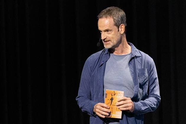 Hamminkeln: Jörg Hartmann liest aus Lärm des Lebens ** NUR FÜR REDAKTIONELLE ZWECKE ** EDITORIAL USE ONLY **<p>Schauspieler Jörg Hartmann liest am Samstag, 5. September 2026 aus seinem Buch Lärm des Lebens im Forum der Gesamtschule Hamminkeln. Hamminkeln Copyright: KarlxBanski