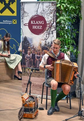 5. Hausmusikroas im Rahmen der Salzkammergut Festwochen Gmunden, mit den Volksmusikgruppen Klangholz und Glanschl Zwüllinge im Haus Salzkammergut in Gmunden, fotografiert am 05.09.26. 2026 - 5. Hausmusikroas im Rahmen der Salzkammergut Festwochen Gmunden mit den Volksmusikgruppem<kakngholz und Glanschl Zwüllinge im HAu Salzkammergut in Gmunden, am 05.09.26