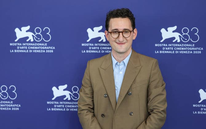 (260905) -- VENICE, Sept. 5, 2026 -- American director Lance Oppenheim of the film Primetime poses for the photocall of the film during the 83rd Venice International Film Festival in Venice, Italy, Sept. 5, 2026. ) ITALY-VENICE-FILM FESTIVAL-PRIMETIME WangxKaiyan 