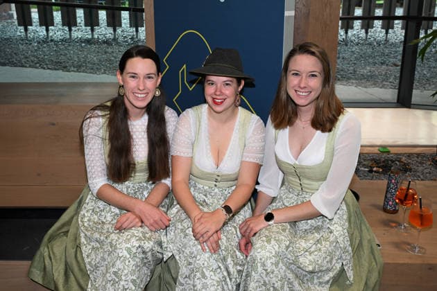 55. Hausmusikroas im Rahmen der Salzkammergut Festwochen Gmunden mit den Volksmusikgruppen Klanggholz und Glanschl Zwüllinge im Haus Salzkammergut in Gmunden, fotografiert am 05.09.26. Das Bild zeigt Sängerinnen der Gruppe Glanschl Zwüllinge 2026 - 5. Hausmusikroas im Rahmen der Salzkammergut Festwochen Gmunden mit den Volksmusikgruppem<kakngholz und Glanschl Zwüllinge im HAu Salzkammergut in Gmunden, am 05.09.26