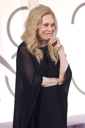 Faye Dunaway bei der Premiere des Dokumentarfilms Oasis: Don t Look Back in Anger auf der Biennale di Venezia 2023 83. Internationale Filmfestspiele von Venedig im Palazzo del Cinema. Venedig, 05.09.2026