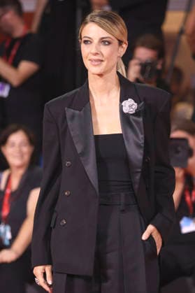 Barbara Ronchi bei der Premiere des Dokumentarfilms Oasis: Don t Look Back in Anger auf der Biennale di Venezia 2023 83. Internationale Filmfestspiele von Venedig im Palazzo del Cinema. Venedig, 05.09.2026