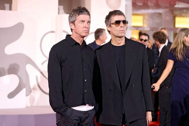 Noel Gallagher und Liam Gallagher bei der Premiere des Dokumentarfilms Oasis: Don t Look Back in Anger auf der Biennale di Venezia 2023 83. Internationale Filmfestspiele von Venedig im Palazzo del Cinema. Venedig, 05.09.2026