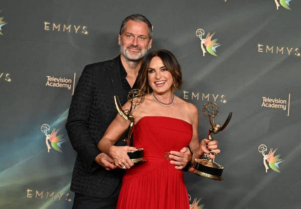 78th Emmy Awards Night 1 Peter Hermann and Mariska Hargitay in the press room at the 78th Emmy Awards Nigh1, held at the Peacock Theatre in Los Angeles, Ca. on September 5, 2026. Los Angeles Peacock Theatre California USA Copyright: xStarbuck xAFF-USA.COMx