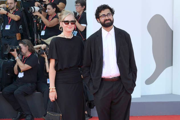 Ajon Singh mit Begleitung bei der Premiere des Kinofilms Primetime auf der Biennale di Venezia 2023 83. Internationale Filmfestspiele von Venedig im Palazzo del Cinema. Venedig, 05.09.2026