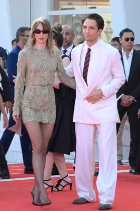 Suki Waterhouse und Robert Pattinson bei der Premiere des Kinofilms Primetime auf der Biennale di Venezia 2023 83. Internationale Filmfestspiele von Venedig im Palazzo del Cinema. Venedig, 05.09.2026