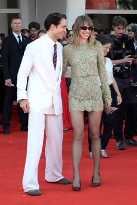 Robert Pattinson und Suki Waterhouse bei der Premiere des Kinofilms Primetime auf der Biennale di Venezia 2023 83. Internationale Filmfestspiele von Venedig im Palazzo del Cinema. Venedig, 05.09.2026