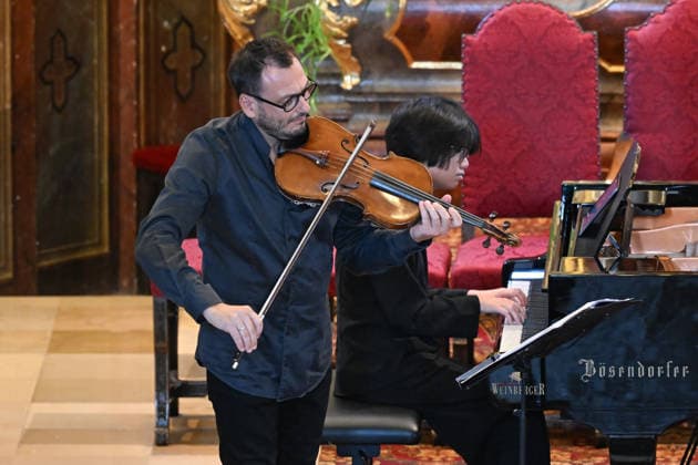 Konzert Sound of Sommerfrische mit Weltklsse Musikern in der Ortspfarrkirche Traunkirchen, im Rahmen der Salzkammergut Festwochen Gmunden, fotografiert am 05.09.26. Das Bild zeigt den Violaspieler Maxim Rysanov und die Pianistin Magdalene Ho 2026 - Konzert Sound of Sommerfrische mit Weltklsse Musikern in der Ortspfarrkirche Traunkirchen, im Rahmen der Salzkammergut Festwochen Gmunden, am 05.09.26