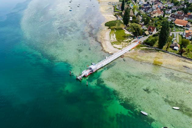 Schiffsanleger im Hafen Mannenbach im Kanton Thurgau. Der Bodenseee hat nach einem niederschlagsarmen Sommer einen niedrigen Wasserspiegel. 27.08.2026, Mannenbach-Salenstein, Kanton Thurgau, Schweiz