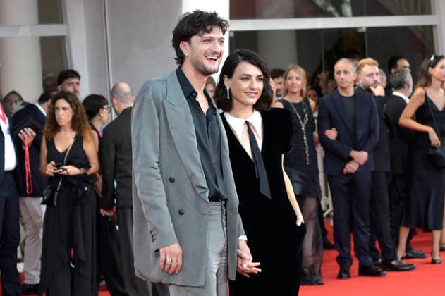 Andrea Lattanzi und Romana Maggiora Vergano bei der Premiere des Kinofilms SuccederÃ questa notte auf der Biennale di Venezia 2023 83. Internationale Filmfestspiele von Venedig im Palazzo del Cinema. Venedig, 05.09.2026