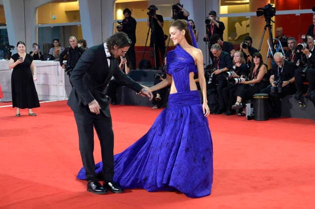 Brooklyn Beckham mit Ehefrau Nicola Peltz bei der Premiere des Kinofilms SuccederÃ questa notte auf der Biennale di Venezia 2023 83. Internationale Filmfestspiele von Venedig im Palazzo del Cinema. Venedig, 05.09.2026