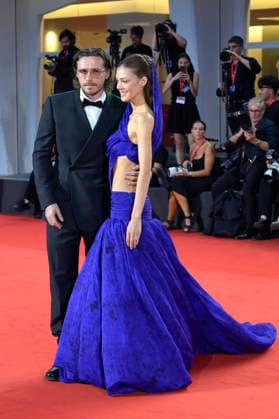 Brooklyn Beckham mit Ehefrau Nicola Peltz bei der Premiere des Kinofilms SuccederÃ questa notte auf der Biennale di Venezia 2023 83. Internationale Filmfestspiele von Venedig im Palazzo del Cinema. Venedig, 05.09.2026