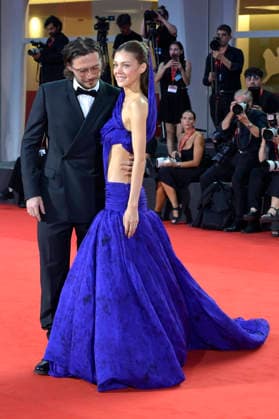 Brooklyn Beckham mit Ehefrau Nicola Peltz bei der Premiere des Kinofilms SuccederÃ questa notte auf der Biennale di Venezia 2023 83. Internationale Filmfestspiele von Venedig im Palazzo del Cinema. Venedig, 05.09.2026