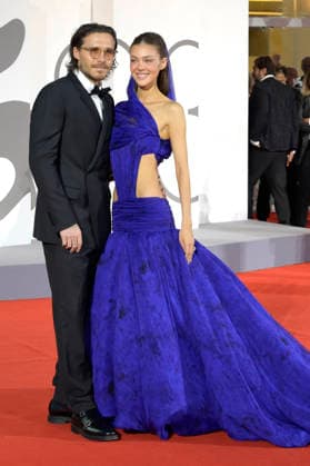 Brooklyn Beckham mit Ehefrau Nicola Peltz bei der Premiere des Kinofilms SuccederÃ questa notte auf der Biennale di Venezia 2023 83. Internationale Filmfestspiele von Venedig im Palazzo del Cinema. Venedig, 05.09.2026