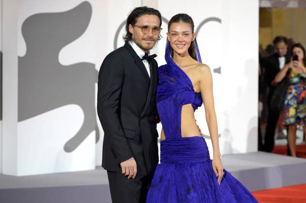 Brooklyn Beckham mit Ehefrau Nicola Peltz bei der Premiere des Kinofilms SuccederÃ questa notte auf der Biennale di Venezia 2023 83. Internationale Filmfestspiele von Venedig im Palazzo del Cinema. Venedig, 05.09.2026
