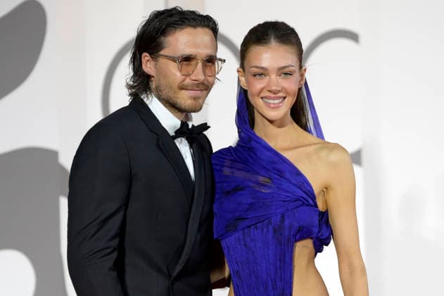 Brooklyn Beckham mit Ehefrau Nicola Peltz bei der Premiere des Kinofilms SuccederÃ questa notte auf der Biennale di Venezia 2023 83. Internationale Filmfestspiele von Venedig im Palazzo del Cinema. Venedig, 05.09.2026