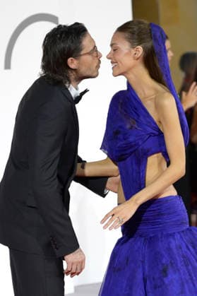 Brooklyn Beckham mit Ehefrau Nicola Peltz bei der Premiere des Kinofilms SuccederÃ questa notte auf der Biennale di Venezia 2023 83. Internationale Filmfestspiele von Venedig im Palazzo del Cinema. Venedig, 05.09.2026