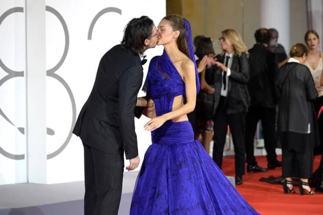 Brooklyn Beckham mit Ehefrau Nicola Peltz bei der Premiere des Kinofilms SuccederÃ questa notte auf der Biennale di Venezia 2023 83. Internationale Filmfestspiele von Venedig im Palazzo del Cinema. Venedig, 05.09.2026