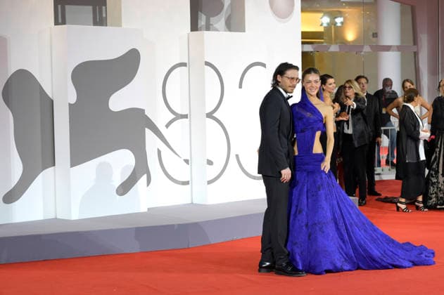 Brooklyn Beckham mit Ehefrau Nicola Peltz bei der Premiere des Kinofilms SuccederÃ questa notte auf der Biennale di Venezia 2023 83. Internationale Filmfestspiele von Venedig im Palazzo del Cinema. Venedig, 05.09.2026