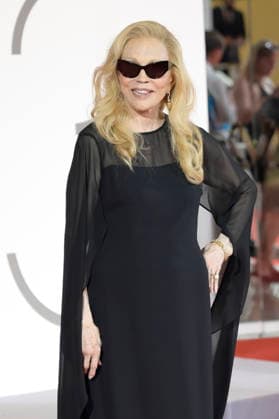 Faye Dunaway bei der Premiere des Dokumentarfilms Oasis: Don t Look Back in Anger auf der Biennale di Venezia 2023 83. Internationale Filmfestspiele von Venedig im Palazzo del Cinema. Venedig, 05.09.2026