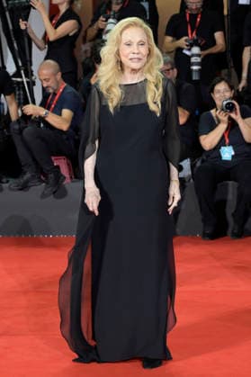Faye Dunaway bei der Premiere des Dokumentarfilms Oasis: Don t Look Back in Anger auf der Biennale di Venezia 2023 83. Internationale Filmfestspiele von Venedig im Palazzo del Cinema. Venedig, 05.09.2026