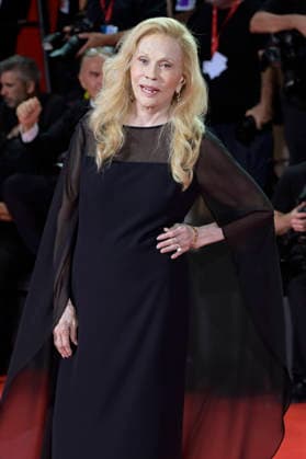 Faye Dunaway bei der Premiere des Dokumentarfilms Oasis: Don t Look Back in Anger auf der Biennale di Venezia 2023 83. Internationale Filmfestspiele von Venedig im Palazzo del Cinema. Venedig, 05.09.2026