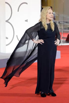 Faye Dunaway bei der Premiere des Dokumentarfilms Oasis: Don t Look Back in Anger auf der Biennale di Venezia 2023 83. Internationale Filmfestspiele von Venedig im Palazzo del Cinema. Venedig, 05.09.2026