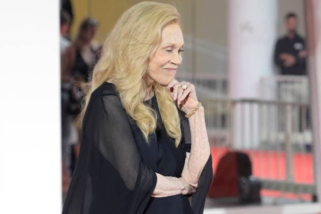 Faye Dunaway bei der Premiere des Dokumentarfilms Oasis: Don t Look Back in Anger auf der Biennale di Venezia 2023 83. Internationale Filmfestspiele von Venedig im Palazzo del Cinema. Venedig, 05.09.2026