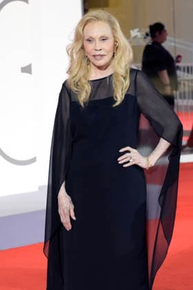 Faye Dunaway bei der Premiere des Dokumentarfilms Oasis: Don t Look Back in Anger auf der Biennale di Venezia 2023 83. Internationale Filmfestspiele von Venedig im Palazzo del Cinema. Venedig, 05.09.2026