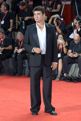 Riccardo Scamarcio bei der Premiere des Dokumentarfilms Oasis: Don t Look Back in Anger auf der Biennale di Venezia 2023 83. Internationale Filmfestspiele von Venedig im Palazzo del Cinema. Venedig, 05.09.2026