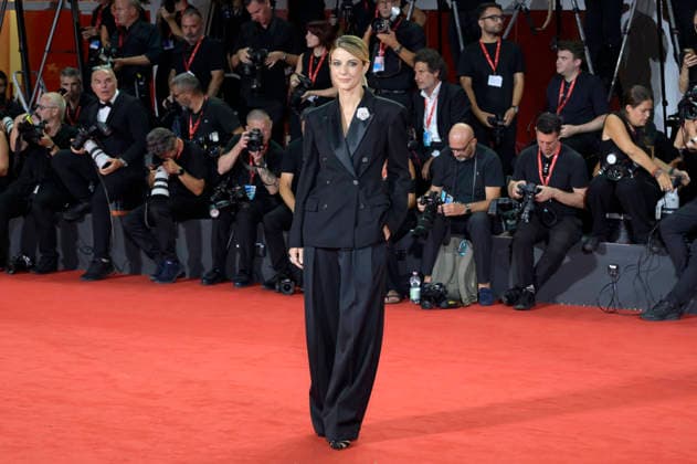 Barbara Ronchi bei der Premiere des Dokumentarfilms Oasis: Don t Look Back in Anger auf der Biennale di Venezia 2023 83. Internationale Filmfestspiele von Venedig im Palazzo del Cinema. Venedig, 05.09.2026