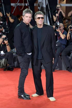 Noel Gallagher und Liam Gallagher bei der Premiere des Dokumentarfilms Oasis: Don t Look Back in Anger auf der Biennale di Venezia 2023 83. Internationale Filmfestspiele von Venedig im Palazzo del Cinema. Venedig, 05.09.2026