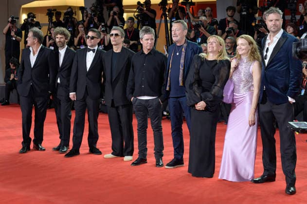 Liam Gallagher, Noel Gallagher und Team bei der Premiere des Dokumentarfilms Oasis: Don t Look Back in Anger auf der Biennale di Venezia 2023 83. Internationale Filmfestspiele von Venedig im Palazzo del Cinema. Venedig, 05.09.2026