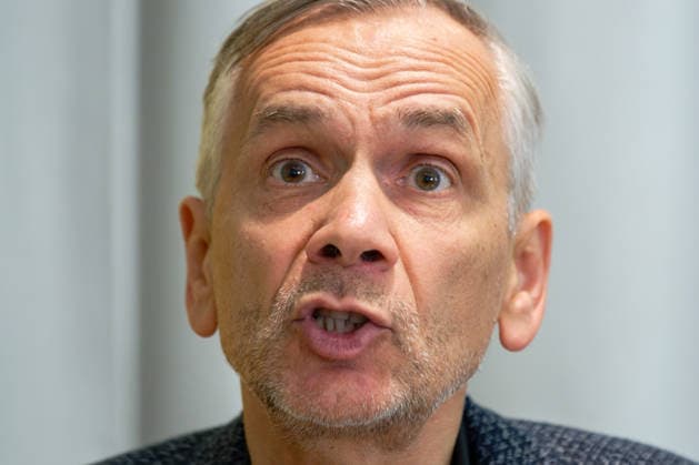 Literatur Kunst Kultur 05.09.2025 Potsdam Villa Quandt Brandenburgisches Literaturbüro Potsdamer Lyriknacht Lutz Seiler Lutz Reinhard Seiler ist ein deutscher Schriftsteller. Er trat zunächst vor allem als Lyriker hervor. Für seinen Debütroman Kruso wurde er 2014 mit dem Deutschen Buchpreis ausgezeichnet. 2020 erhielt er den Preis der Leipziger Buchmesse für seinen Roman Stern 111. 2023 erhielt er den Georg-Büchner-Preis. Potsdam Brandenburg GER
