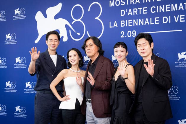 Ga-neung-han Sa-rang (Possible Love) photocall during the 83rd Venice International Film Festival in Venice, Italy on 06 September 2026. Jo In-sung, Cho Yeo-jeong, Lee Chang-dong, Jeon Do-yeon and Seol Kyeong-gu attend the Ga-neung-han Sa-rang (Possible Love) photocall during the 83rd Venice International Film Festival in Venice, Italy on 06 September 2026., Credit:Stefano Costantino TTL Stefano Costantino Avalon Italy, Venice  Copyright: xStefanoxCostantinoxTTLx xStefanoxCostantinox xAvalonx 1131395824