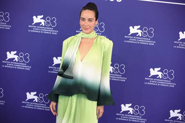 83rd Venice International Film Festival in Venice, Italy - 06 Sep 2026. Mexican actress Esperanza Pimentel attends the photocall of the film Hombre al agua during the 83rd Venice International Film Festival. Venice Italy Copyright: xMarcoxBaradax xSOPAxImagesx 20260906_PHOTOCALL HOMBRE AL AGUA-450