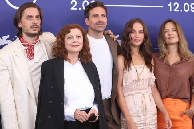 Luca Marinelli, Susan Sarandon, Andrea Pallaoro, Alicia Vikander und Ilaria Bernardini beim Photocall zum Kinofilm The Echo Chamber auf der Biennale di Venezia 2026 83. Internationale Filmfestspiele von Venedig im Palazzo del Casino. Venedig, 06.09.2026