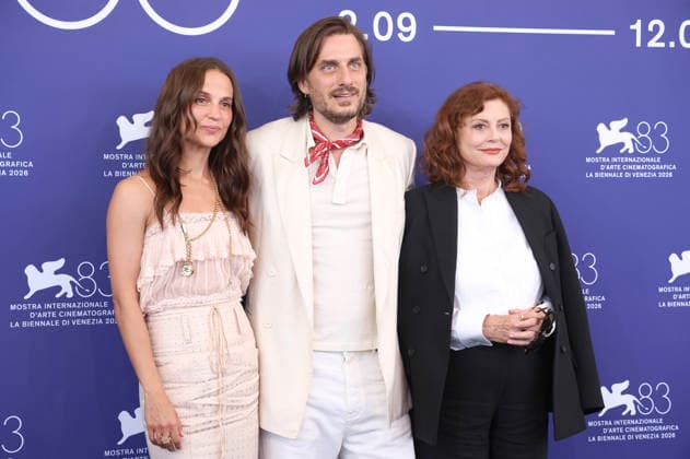 Alicia Vikander, Luca Marinelli und Susan Sarandon beim Photocall zum Kinofilm The Echo Chamber auf der Biennale di Venezia 2026 83. Internationale Filmfestspiele von Venedig im Palazzo del Casino. Venedig, 06.09.2026