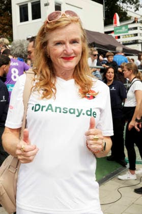 Nina Petri beim Benefiz-Fußballspiel Kicken mit Herz zu Gunsten der Kinderstation des UKE im Stadion Hoheluft. Hamburg, 06.09.2026