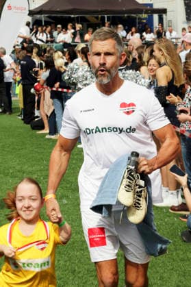 Micky Beisenherz beim Benefiz-Fußballspiel Kicken mit Herz zu Gunsten der Kinderstation des UKE im Stadion Hoheluft. Hamburg, 06.09.2026