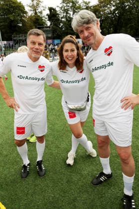 Thomas Helmer, Madita van Hülsen und Richard Golz beim Benefiz-Fußballspiel Kicken mit Herz zu Gunsten der Kinderstation des UKE im Stadion Hoheluft. Hamburg, 06.09.2026