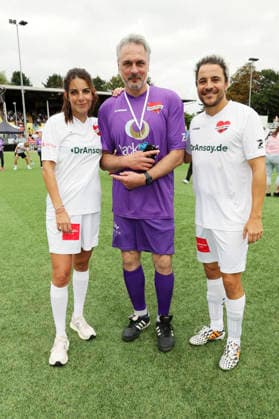 Lilli Hollunder, Tom Mir und Kostja Ullmann beim Benefiz-Fußballspiel Kicken mit Herz zu Gunsten der Kinderstation des UKE im Stadion Hoheluft. Hamburg, 06.09.2026