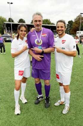Lilli Hollunder, Tom Mir und Kostja Ullmann beim Benefiz-Fußballspiel Kicken mit Herz zu Gunsten der Kinderstation des UKE im Stadion Hoheluft. Hamburg, 06.09.2026