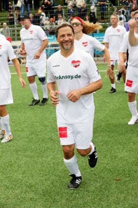 Patrick Bach beim Benefiz-Fußballspiel Kicken mit Herz zu Gunsten der Kinderstation des UKE im Stadion Hoheluft. Hamburg, 06.09.2026