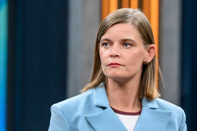 im Bild v.l.: Vera Wolfskämpf, Landeskorrespondentin Sachsen-Anhalt, RedaktionsNetzwerk Deutschland, GER, Berlin, Studio, zu Gast bei - Caren Miosga, Polittalk, TV, Format, Das Erste, aus Berlin Adlershof - am Studio 20, Thema: das Ergebnis und die Folgen der Landtagswahl in Sachsen-Anhalt, (Die AfD und die Landtagswahl in Sachsen-Anhalt) 06.09.2026, Copyright: HMBxMedia UwexKoch