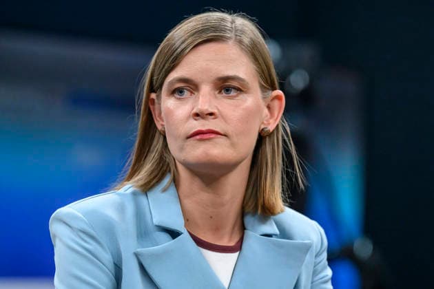 im Bild v.l.: Vera Wolfskämpf, Landeskorrespondentin Sachsen-Anhalt, RedaktionsNetzwerk Deutschland, GER, Berlin, Studio, zu Gast bei - Caren Miosga, Polittalk, TV, Format, Das Erste, aus Berlin Adlershof - am Studio 20, Thema: das Ergebnis und die Folgen der Landtagswahl in Sachsen-Anhalt, (Die AfD und die Landtagswahl in Sachsen-Anhalt) 06.09.2026, Copyright: HMBxMedia UwexKoch