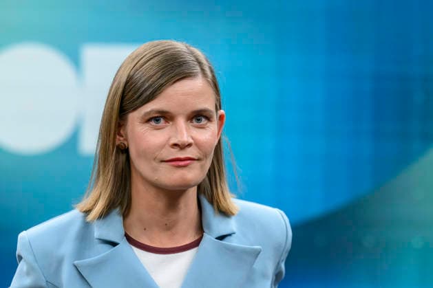 im Bild v.l.: Vera Wolfskämpf, Landeskorrespondentin Sachsen-Anhalt, RedaktionsNetzwerk Deutschland, GER, Berlin, Studio, zu Gast bei - Caren Miosga, Polittalk, TV, Format, Das Erste, aus Berlin Adlershof - am Studio 20, Thema: das Ergebnis und die Folgen der Landtagswahl in Sachsen-Anhalt, (Die AfD und die Landtagswahl in Sachsen-Anhalt) 06.09.2026, Copyright: HMBxMedia UwexKoch