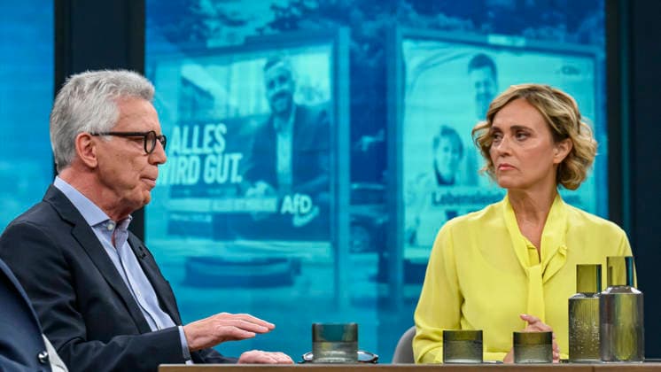im Bild v.l.: Thomas de Maiziere, CDU, Bundesminister a.D., im Gespraech mit Caren Miosga, GER, Berlin, Studio, zu Gast bei - Caren Miosga, Polittalk, TV, Format, Das Erste, aus Berlin Adlershof - am Studio 20, Thema: das Ergebnis und die Folgen der Landtagswahl in Sachsen-Anhalt, (Die AfD und die Landtagswahl in Sachsen-Anhalt) 06.09.2026, Copyright: HMBxMedia UwexKoch