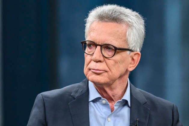 im Bild v.l.: Thomas de Maiziere, CDU, Bundesminister a.D., GER, Berlin, Studio, zu Gast bei - Caren Miosga, Polittalk, TV, Format, Das Erste, aus Berlin Adlershof - am Studio 20, Thema: das Ergebnis und die Folgen der Landtagswahl in Sachsen-Anhalt, (Die AfD und die Landtagswahl in Sachsen-Anhalt) 06.09.2026, Copyright: HMBxMedia UwexKoch